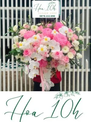 Bình hoa để bàn sang trọng và đẳng cấp, kết hợp của lan hồ điệp, hoa tulip, mẫu đơn.