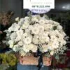 Lẵng hoa viếng để bàn kết hợp hoa hồng và hoa đồng tiền trắng