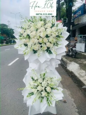 VÒng hoa viếng đám tang đẹp, sang trọng. Giao hoa nhanh chóng trong vòng 2h