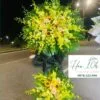 Kệ hoa viếng đám tang - Vô Cùng Thương Tiếc tông màu vàng gồm hoa lan vàng, hoa ly vàng, hoa hướng dương. Giao hoa hỏa tốc trong vòng 2h