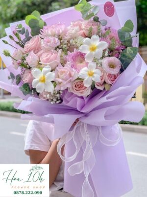Bó hoa kết hợp hoa Tulip và hoa hồng đẹp nữ tính
