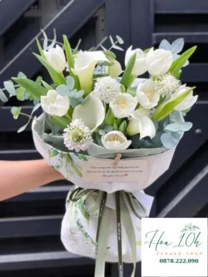 Bó Hoa Tulip And Rum gồm hoa tulip trắng và hoa rum trắng