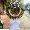 Vòng hoa viếng có lan và cúc
