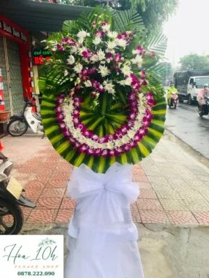 Vòng hoa viếng có lan và cúc