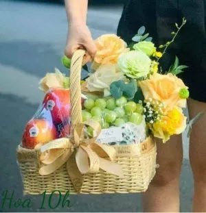 Giỏ hoa quả nhập khẩu chất lượng.