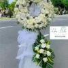 Vòng hoa chia buồn hoa hồng trắng và hoa cúc