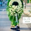 Vòng hoa chia buồn màu trắng đẹp