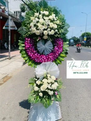 Vòng hoa viếng lan và hồng đẹp màu tím trắng