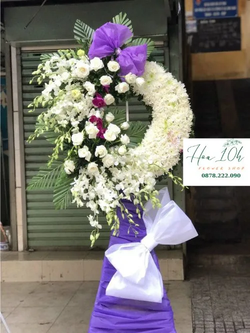 Vòng hoa viếng đám tang cúc, lan trắng