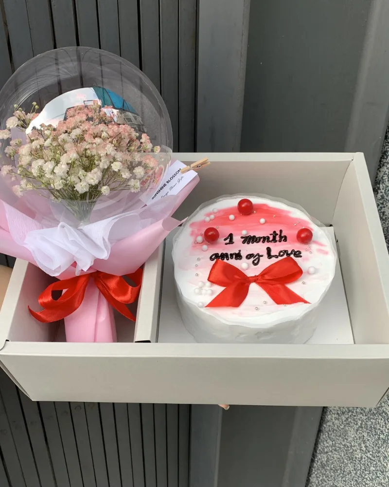 Mẫu bánh kem kèm hoa bi rất được yêu thích