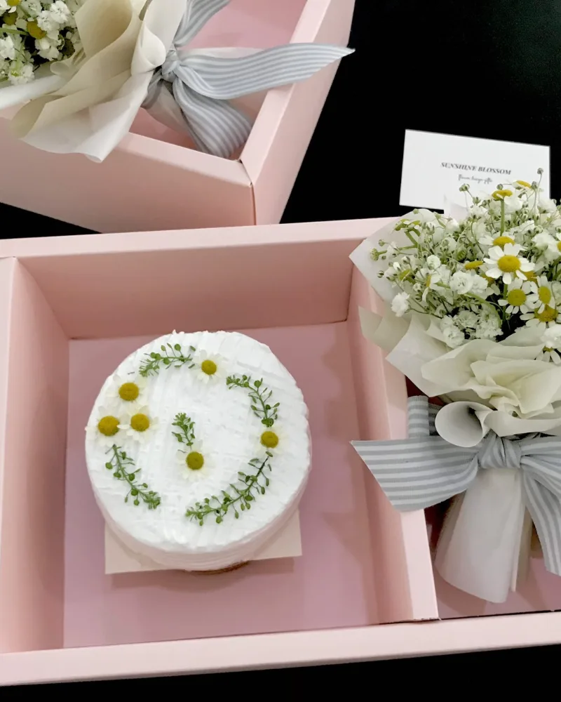 Cúc hoạ my và bánh kem vintage là một sự lựa chọn hoàn hảo