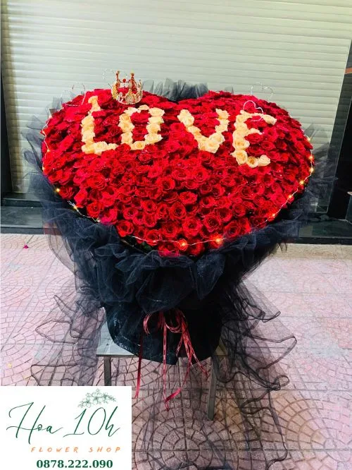 Bó hoa tươi chữ love 500 bông