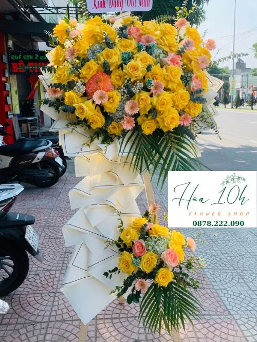 Kệ hoa chúc mừng lễ khai giảng năm học mới