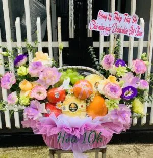 Giỏ trái cây mix hoa đẹp tặng phái nữ