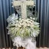 hoa đám tang công giáo hình chữ thập màu trắng