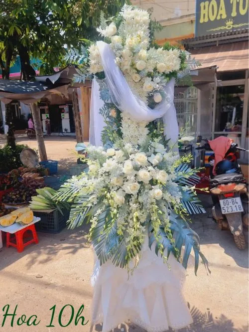 kệ hoa viếng đám tang công giáo hình thánh giá màu trắng