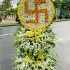 Vòng hoa viếng đám tang người theo đạo phât. Vòng hoa kết hình chữ Vạn đẹp