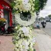 Vòng hoa viếng đám tang 3 tầng có lan hồ điệp