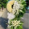 Vòng hoa viếng đám tang đẹp, sang trọng, tôn nghiêm có lan hồ điệp