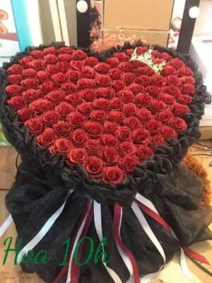 Bó hoa hình trái tim 100 bông kim tuyến siêu to