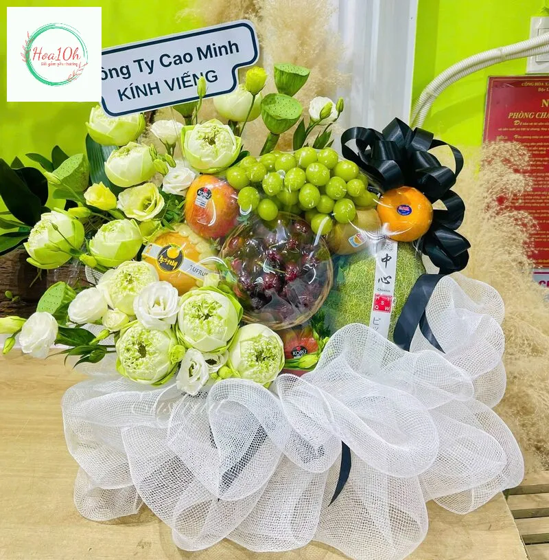 Mẫu hoa sen trắng kết hợp cũng trái cây