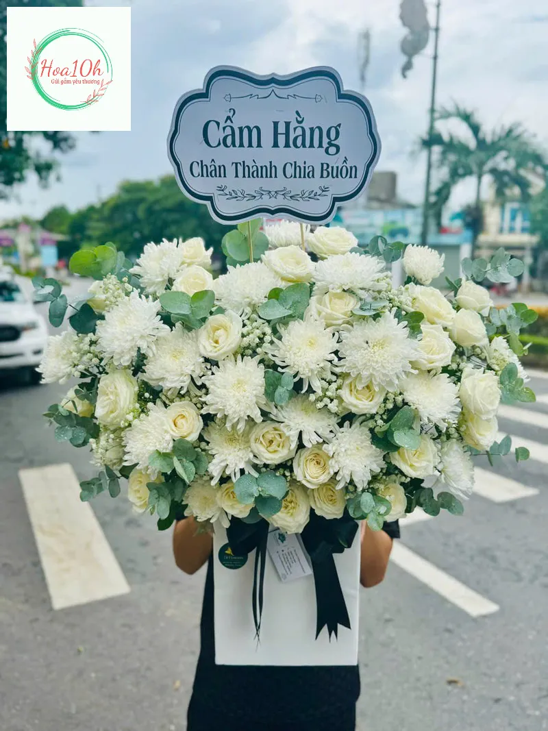 Mẫu giỏ hoa chia buồn hoa cúc trắng