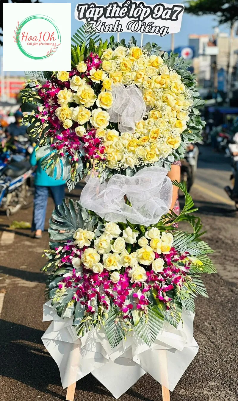 Vòng hoa viếng tinh tế đẹp mắt