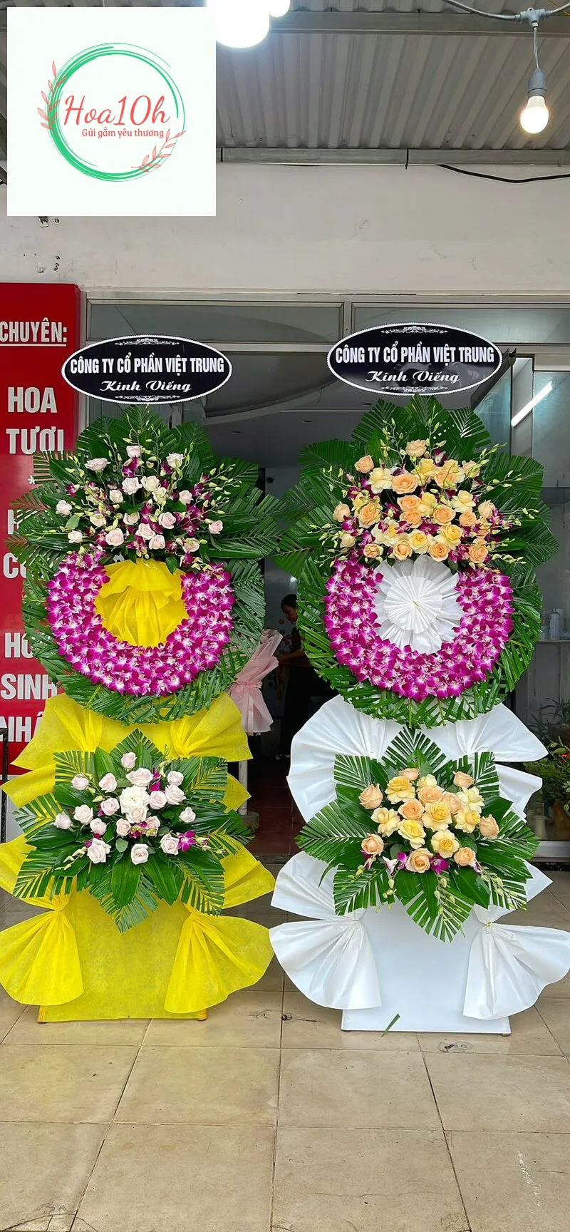 Mỗi vòng hoa như là một lời cảm thông chia buồn, mà còn là thông điệp sâu sắc
