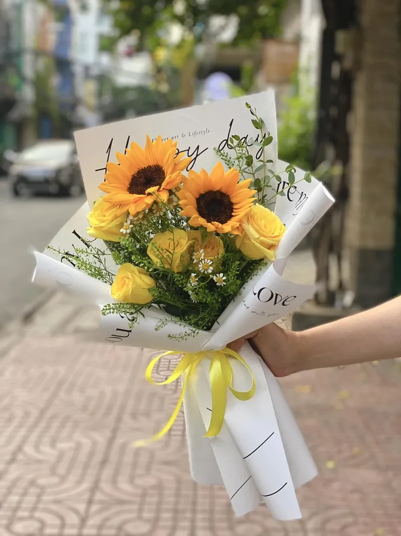 Mẫu bó hoa chúc mừng tốt nghiệp giá rẻ, đơn giản nhưng ý nghĩa