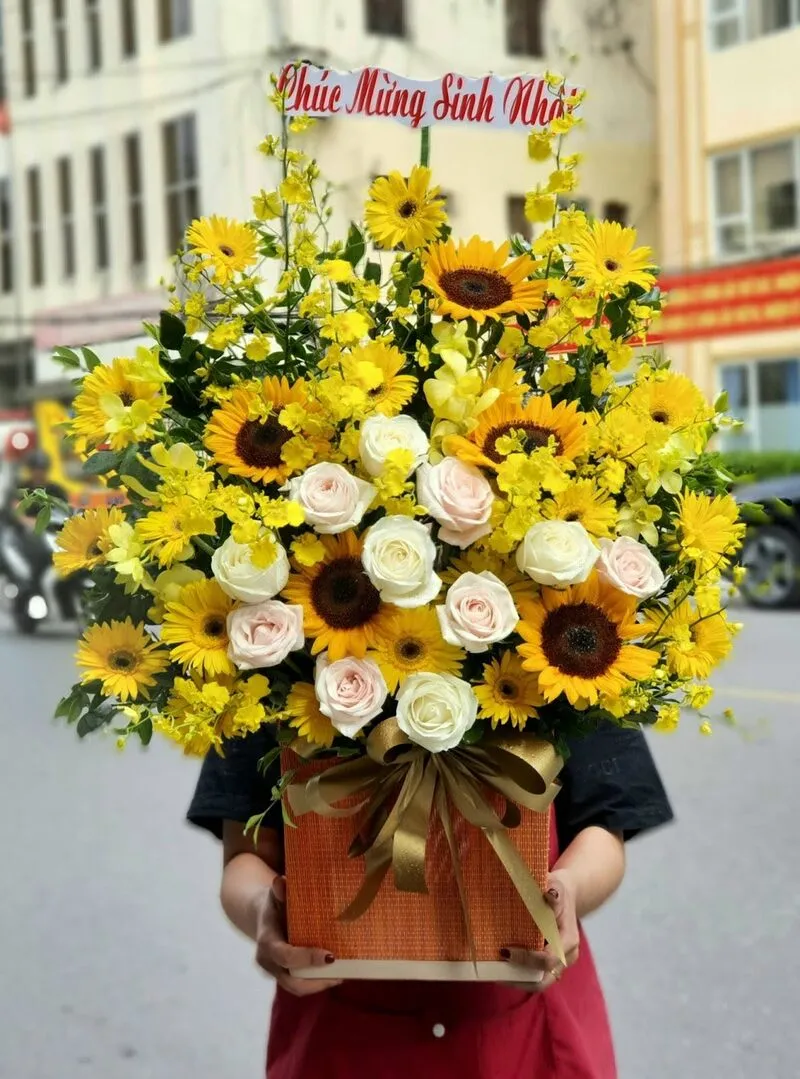 Lãng hoa chúc mừng sinh nhật đẹp, cầu kỳ, sang trọng