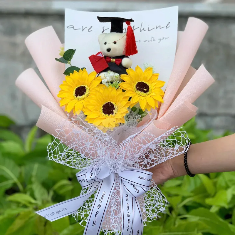Hoa chúc mừng lễ tốt nghiệp kèm gấu và thiệp