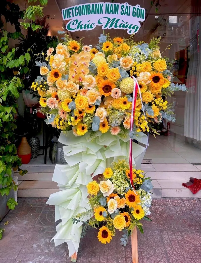 Mẫu kệ hoa khai trương từ hoa hướng dương mang ý nghĩa phát đạt