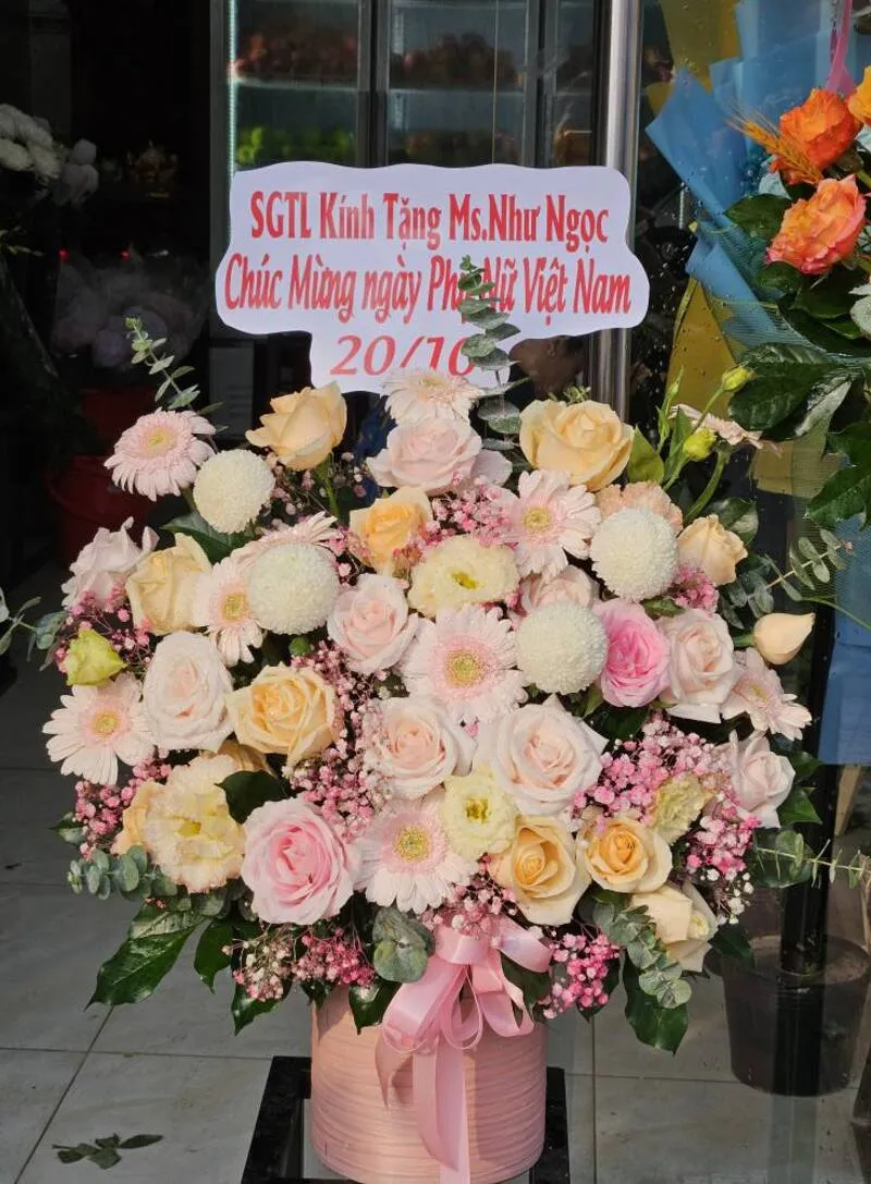 Lẵng hoa chúc mừng ngày 20/10 đẹp sang trọng