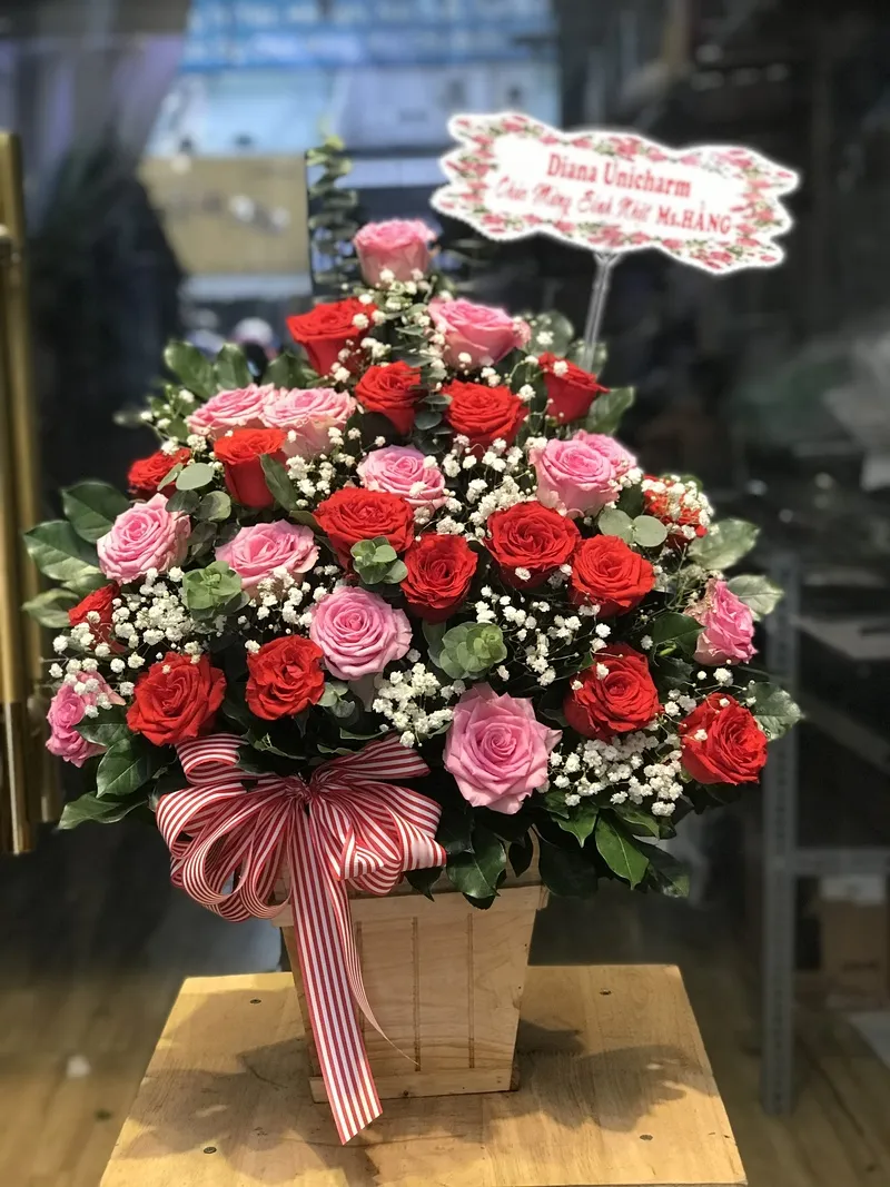 Mẫu lẵng hoa khai trương từ hoa hồng sang trọng, đẹp ấn tượng
