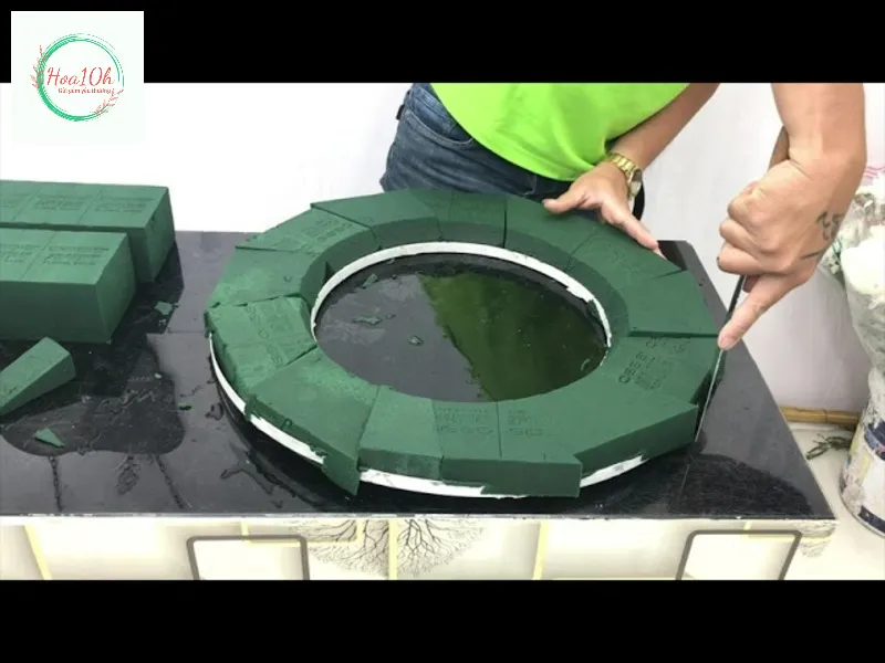 Cố định hoa giúp định hình được dáng hoa