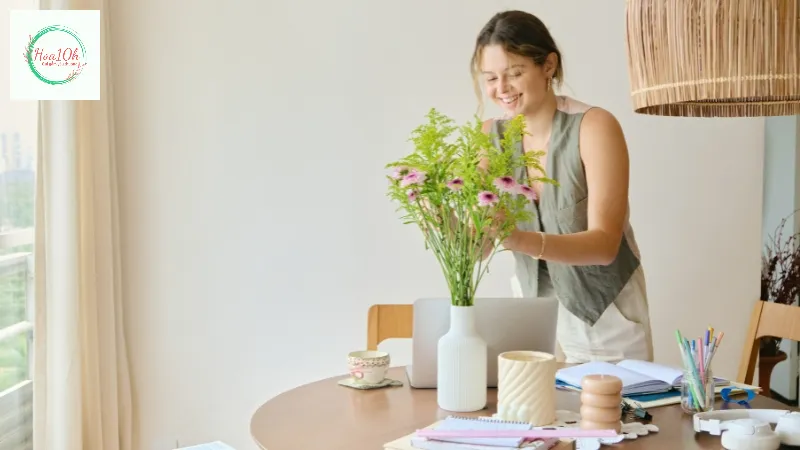 Để hoa tươi lâu cần cho hoa tránh xa ánh nắng, thay nước thường xuyên