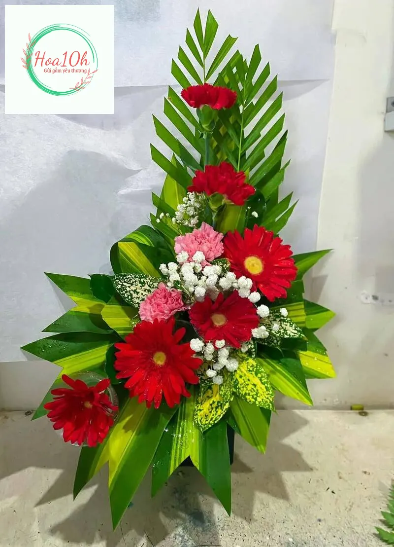 Mẫu cắm hoa bàn thờ Thần Tài hoa đồng tiền đỏ